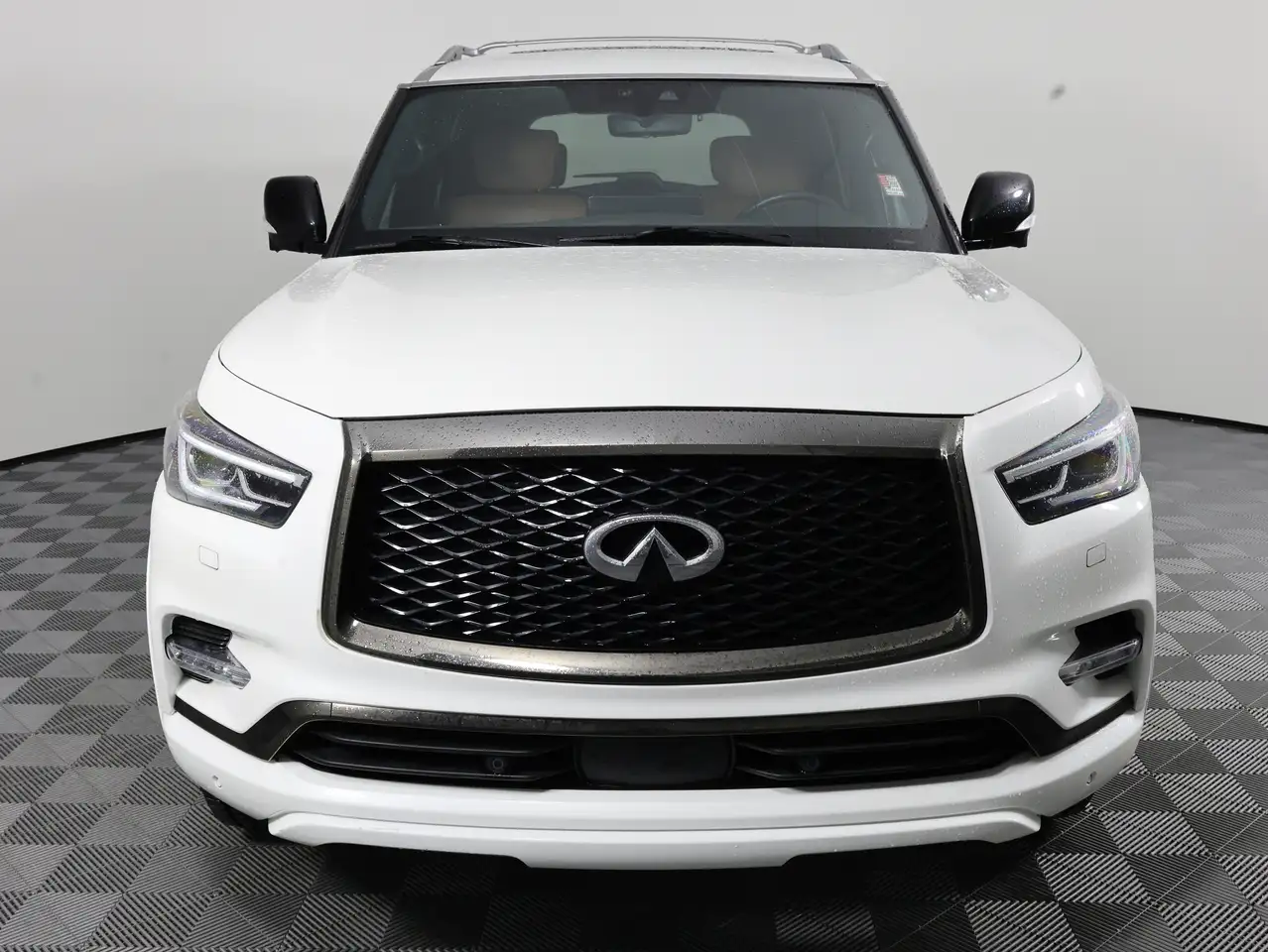 Infiniti QX80 снимка Infiniti QX80