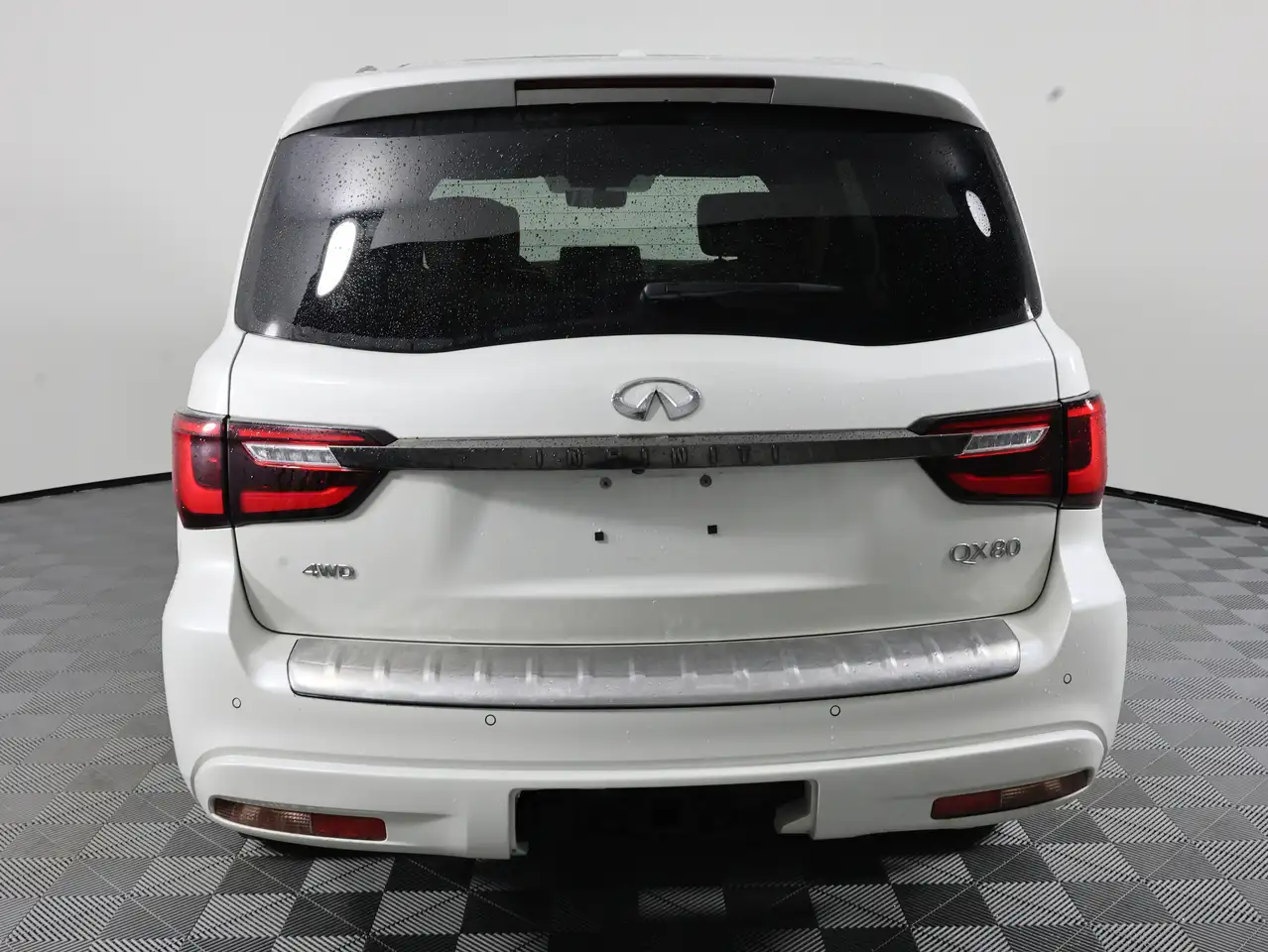 Infiniti QX80 снимка Infiniti QX80