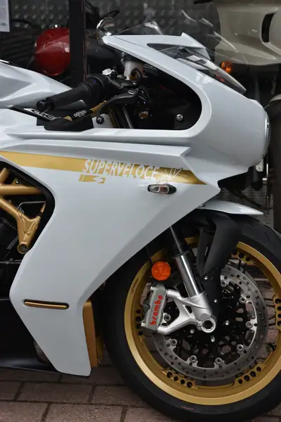 MV Agusta Superveloce 800 - foto 4