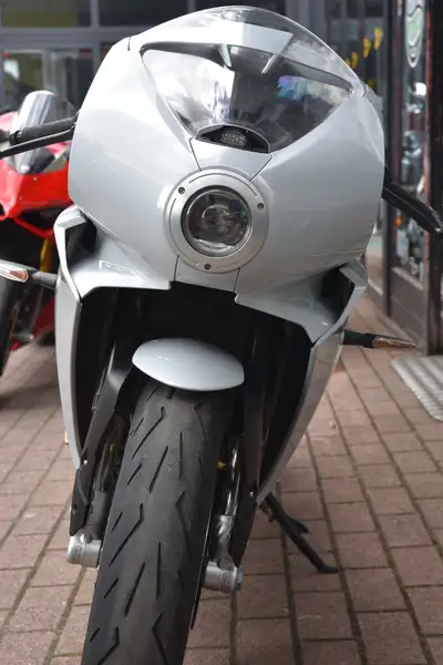 MV Agusta Superveloce 800 - foto 6