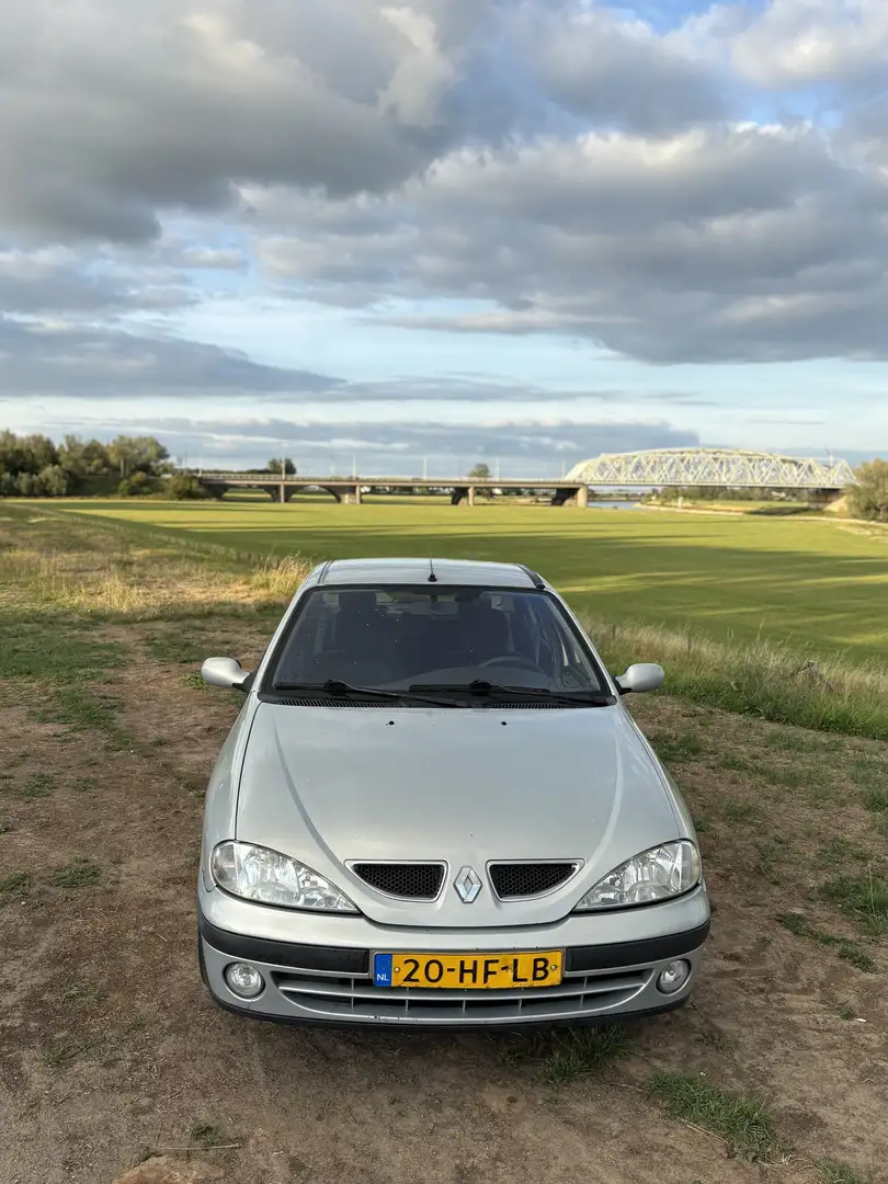 Renault Megane 1.6-16V Expression Gris - 2