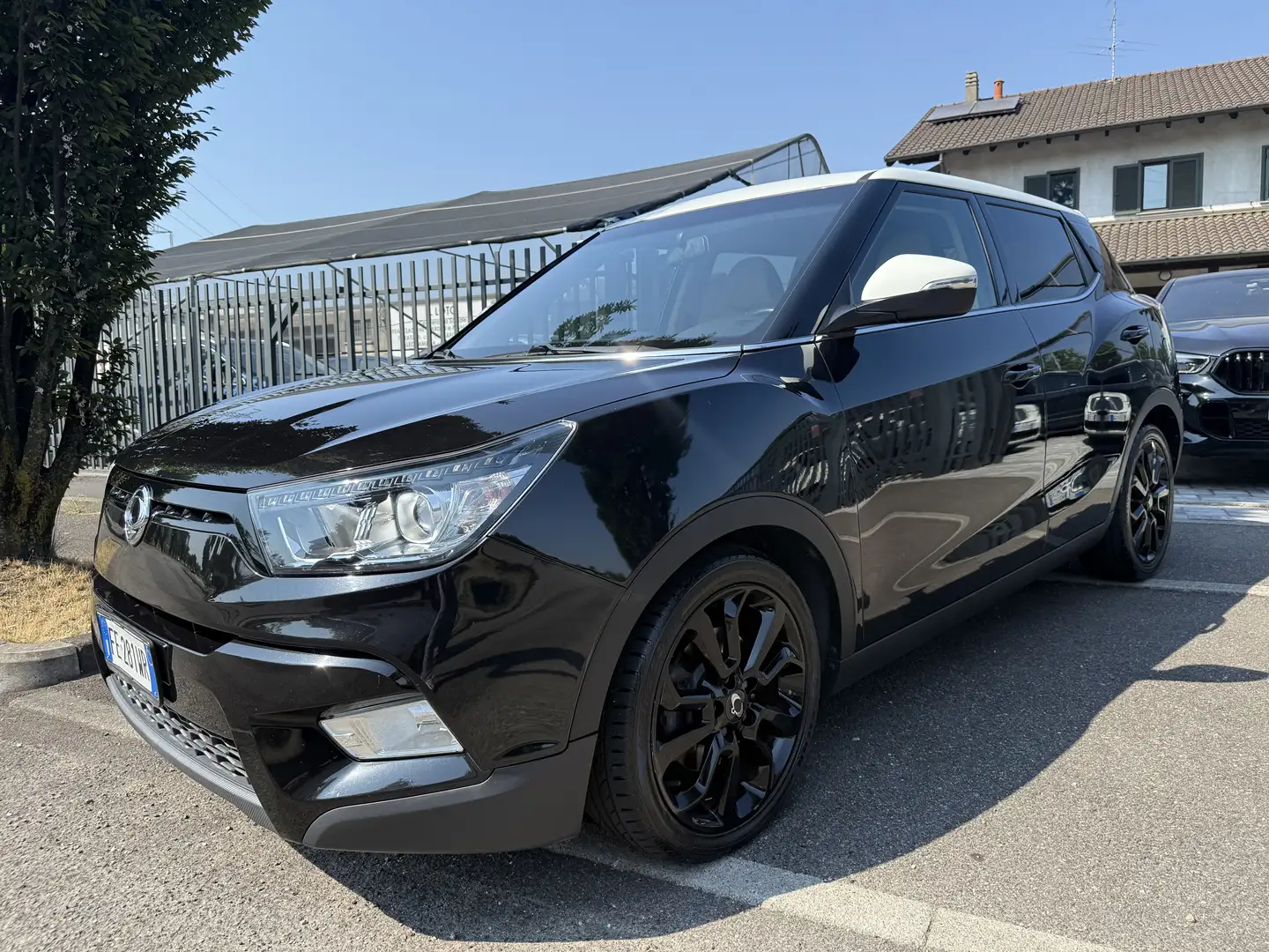 SsangYong Tivoli 1.6d Go awd auto Per Neopatentati Nero - 2