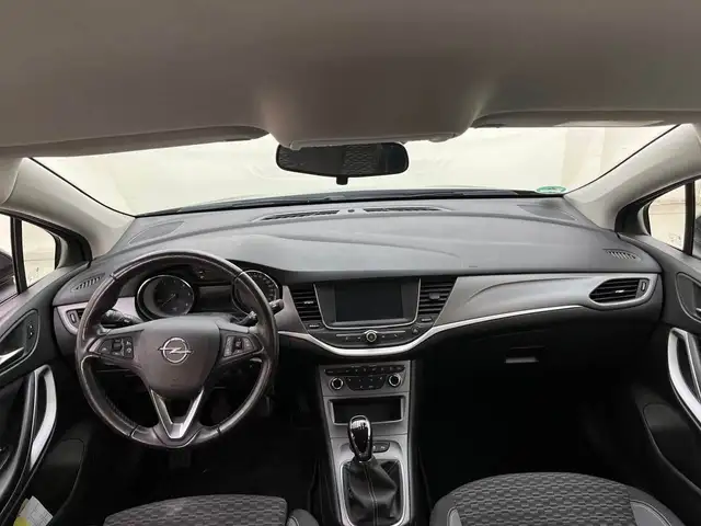Opel Astra view 8