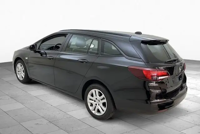 Opel Astra view 3