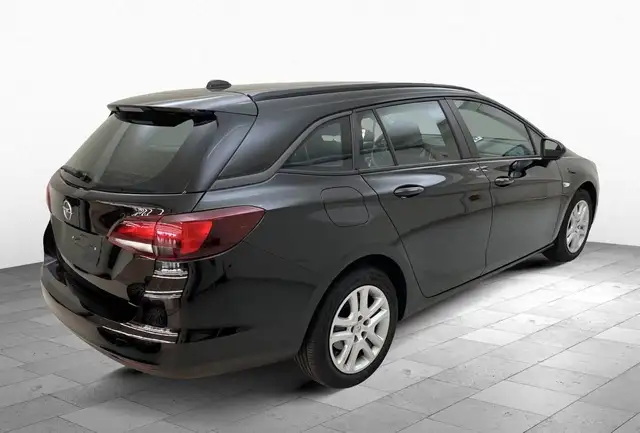 Opel Astra view 4