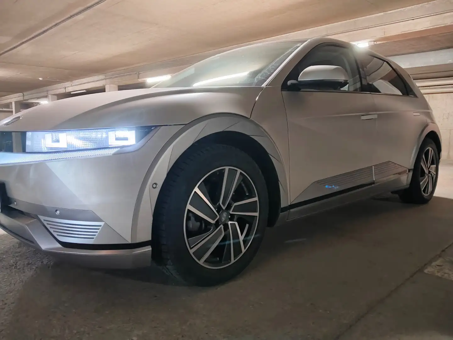 Hyundai IONIQ 5 Ioniq 5Elektro 73kWh FirstEditionLongRangeAWD Aut Grau - 2