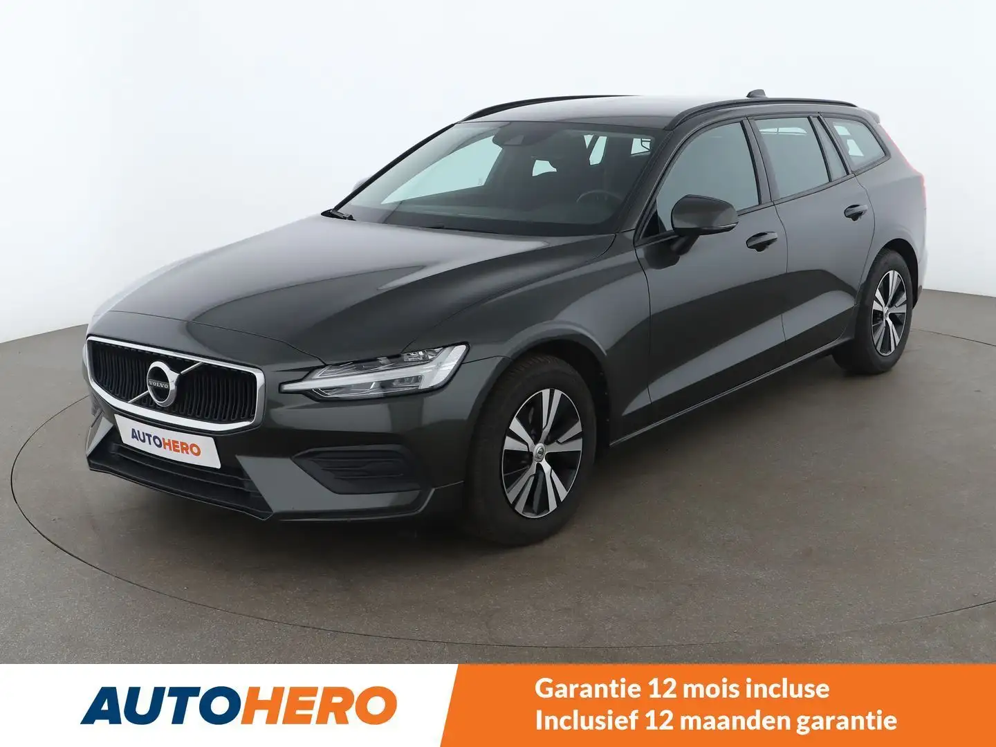 Volvo V60 2.0 D3 Momentum Core Gris - 1