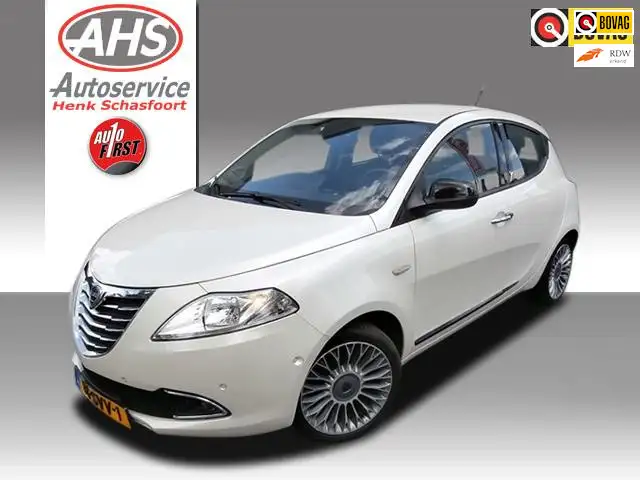 Lancia Ypsilon 0.9 TwinAir Platinum magic parking, parelmoerlak!
