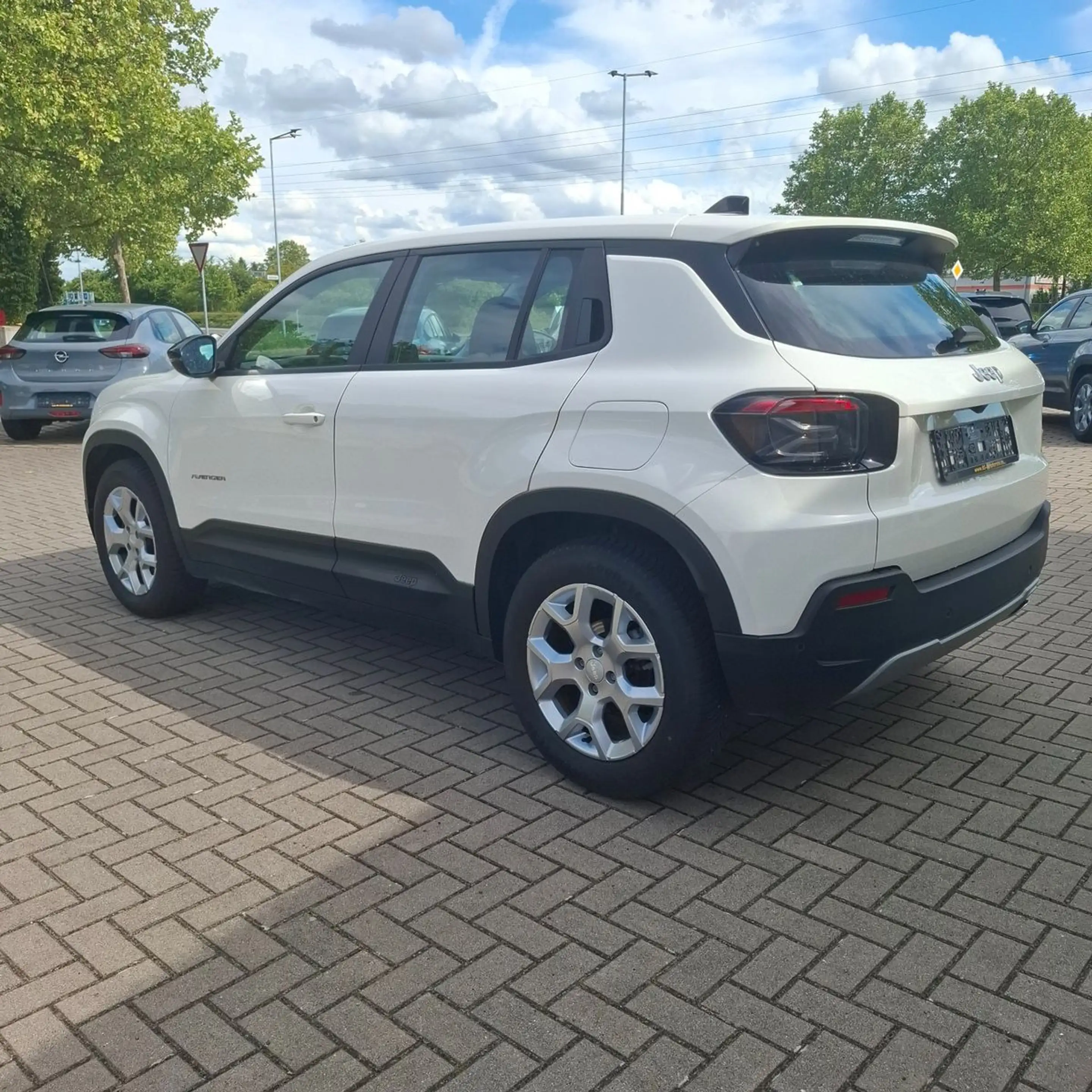 Jeep Avenger Altitude — photo 4