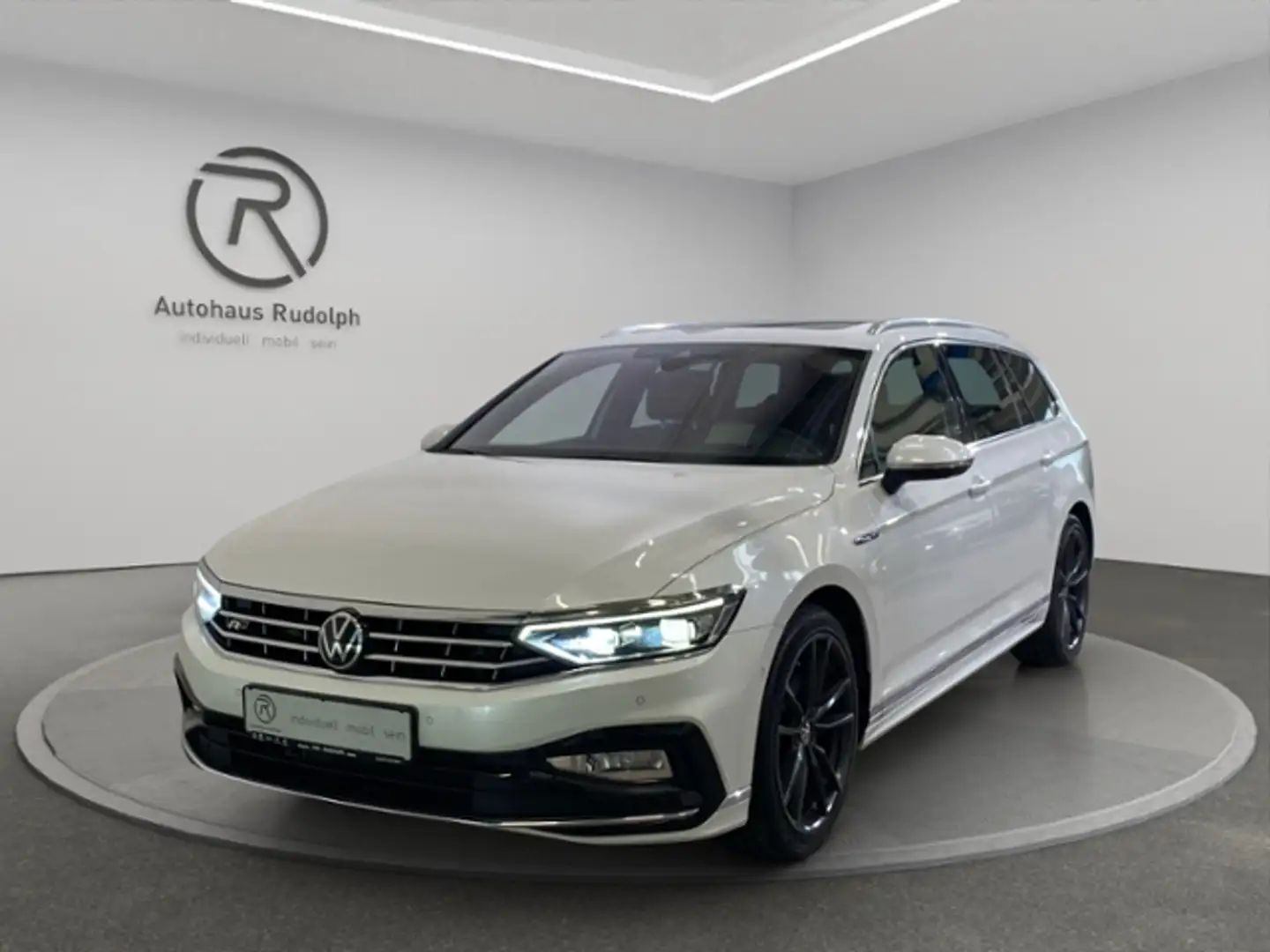 Volkswagen Passat Variant 2.0 TDI DSG Elegance R-Line Weiß - 2
