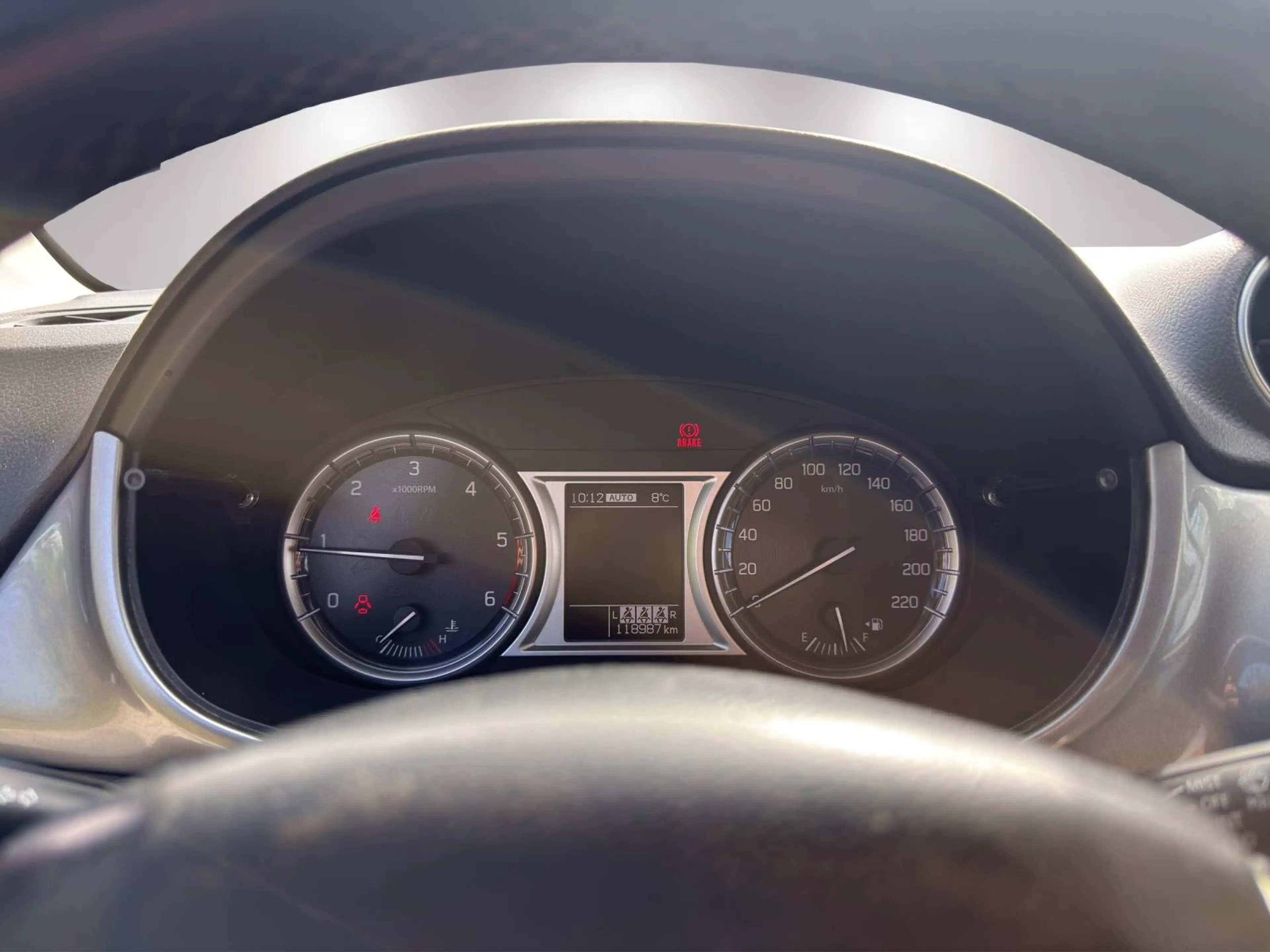 Suzuki Vitara 1,6 DDiS 4WD GL Shine — photo 12