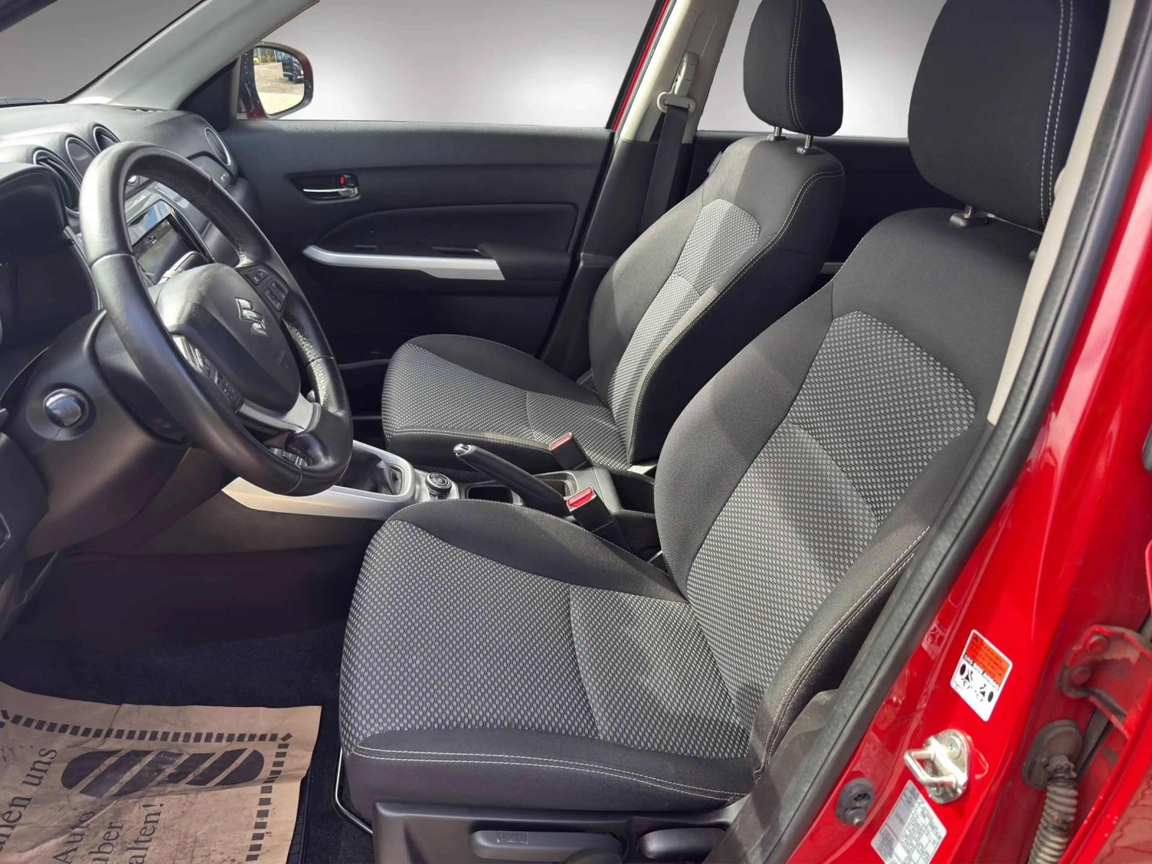 Suzuki Vitara 1,6 DDiS 4WD GL Shine — photo 9