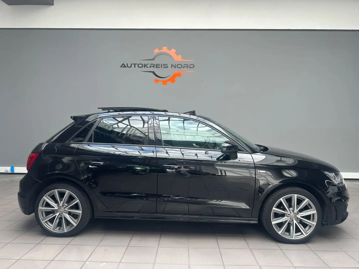 Audi A1 Sportback 1.6 TDI S Line +HU NEU+PANO+AUTOMAT Negro - 1