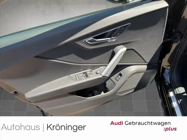 Audi Q2 view 8