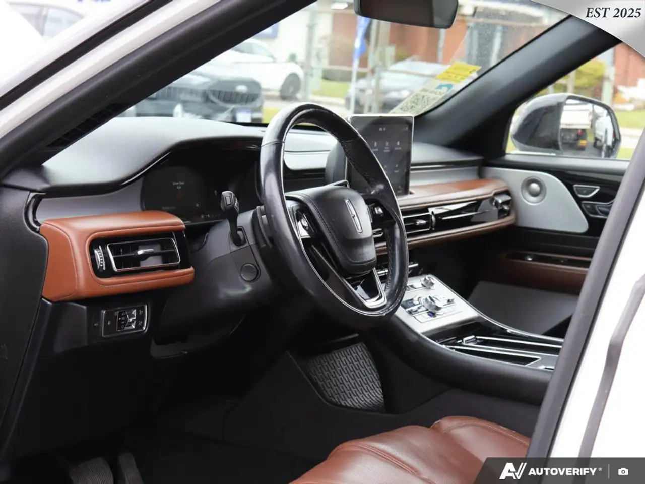 Lincoln Aviator снимка Lincoln Aviator