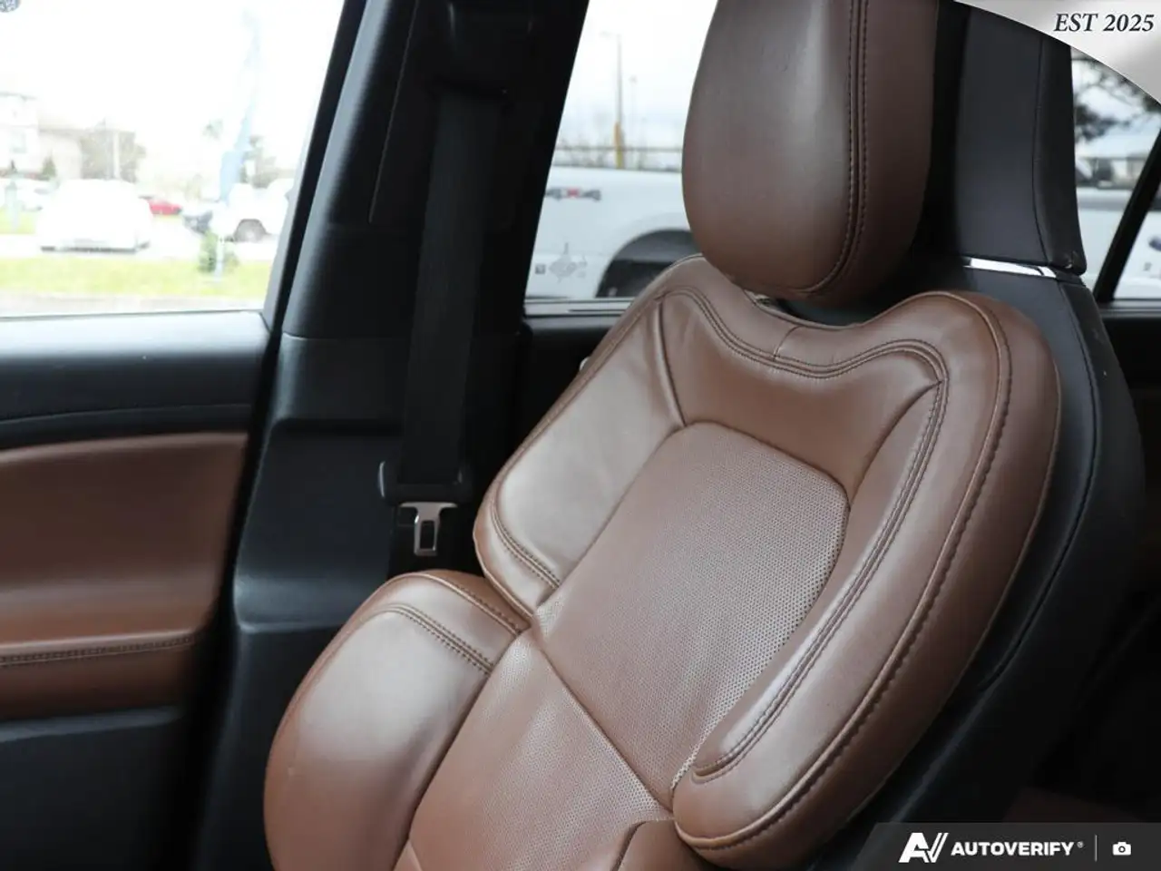 Lincoln Aviator снимка Lincoln Aviator