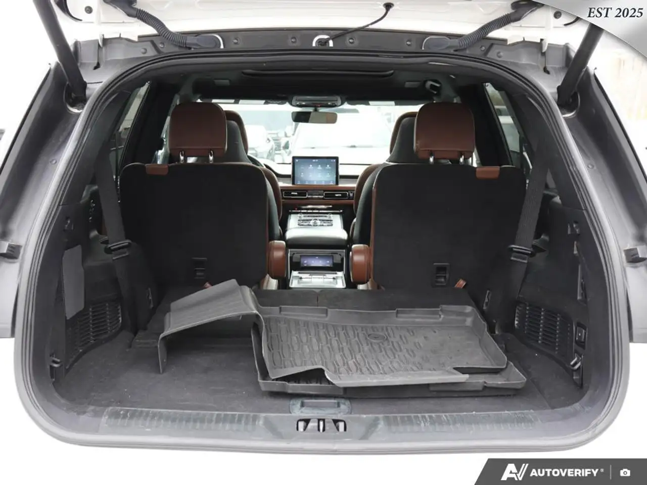 Lincoln Aviator снимка Lincoln Aviator