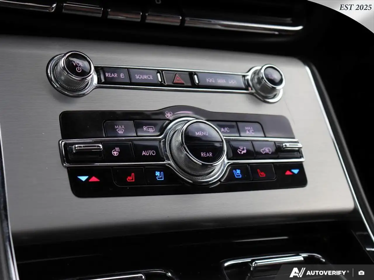Lincoln Aviator снимка Lincoln Aviator