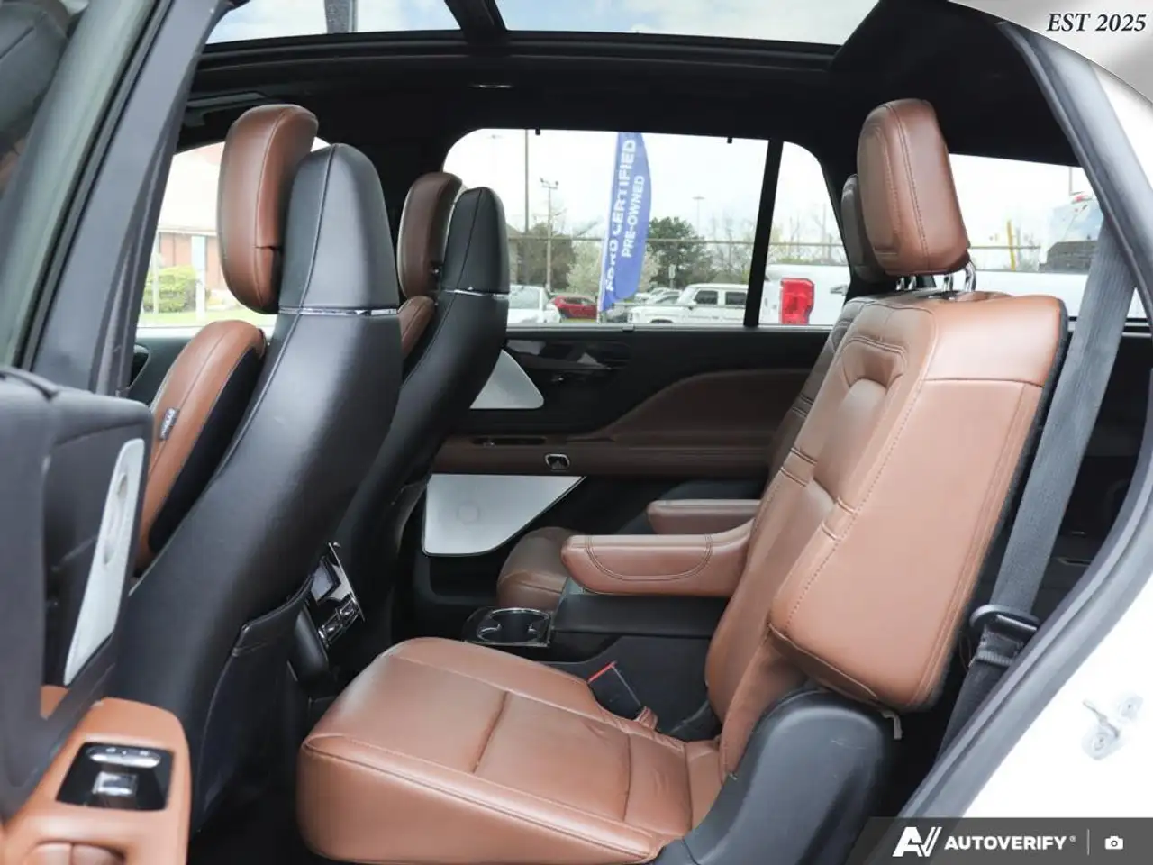 Lincoln Aviator снимка Lincoln Aviator