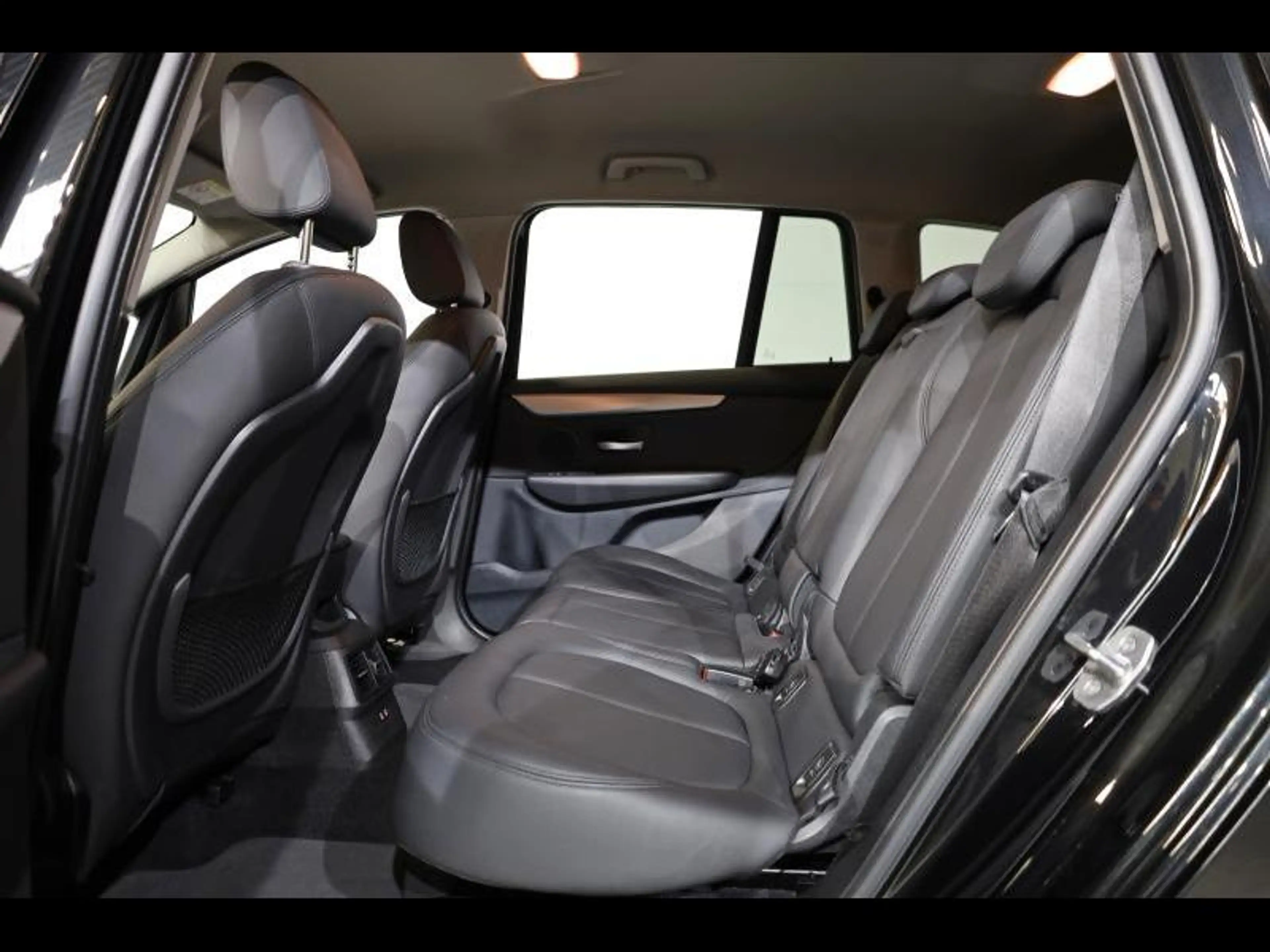 BMW 216 d Gran Tourer — photo 10