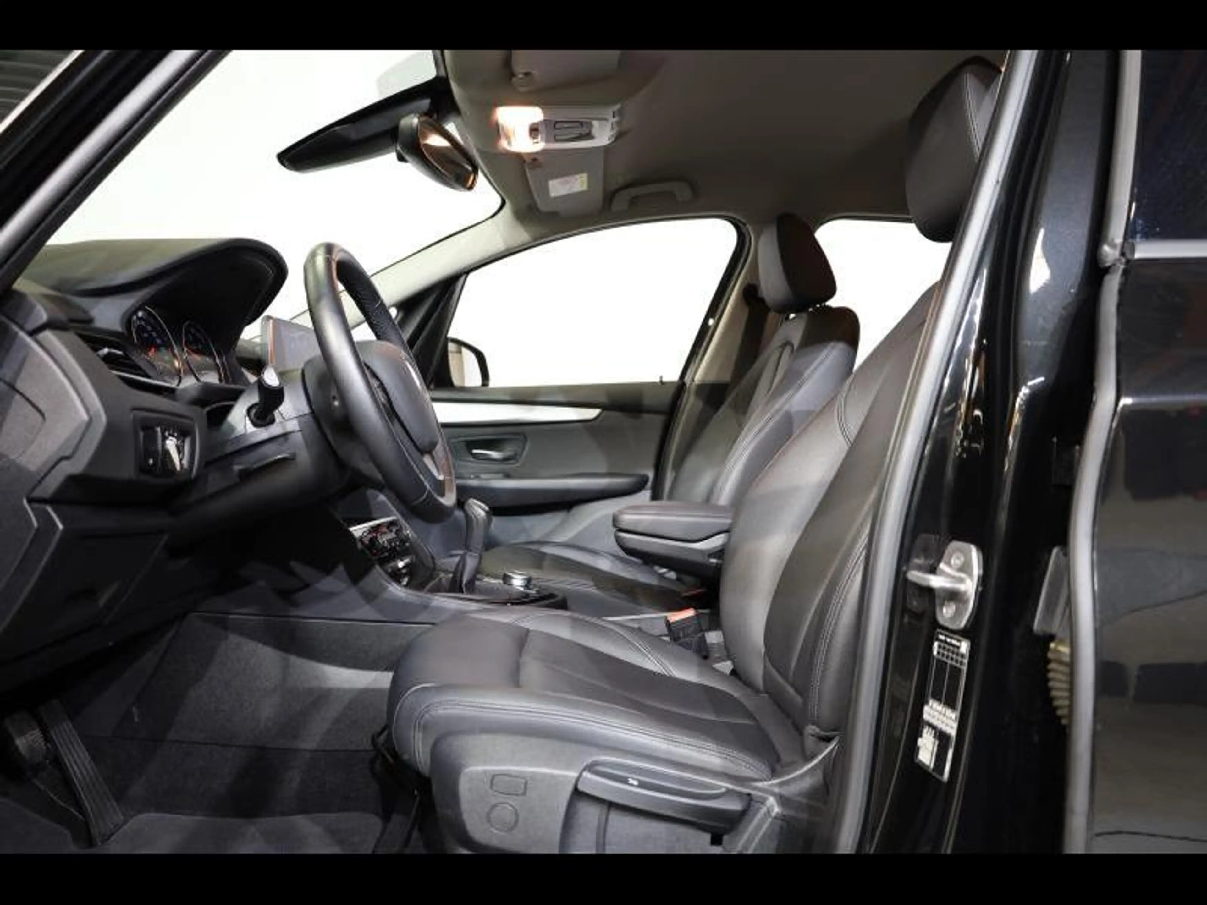BMW 216 d Gran Tourer — photo 9