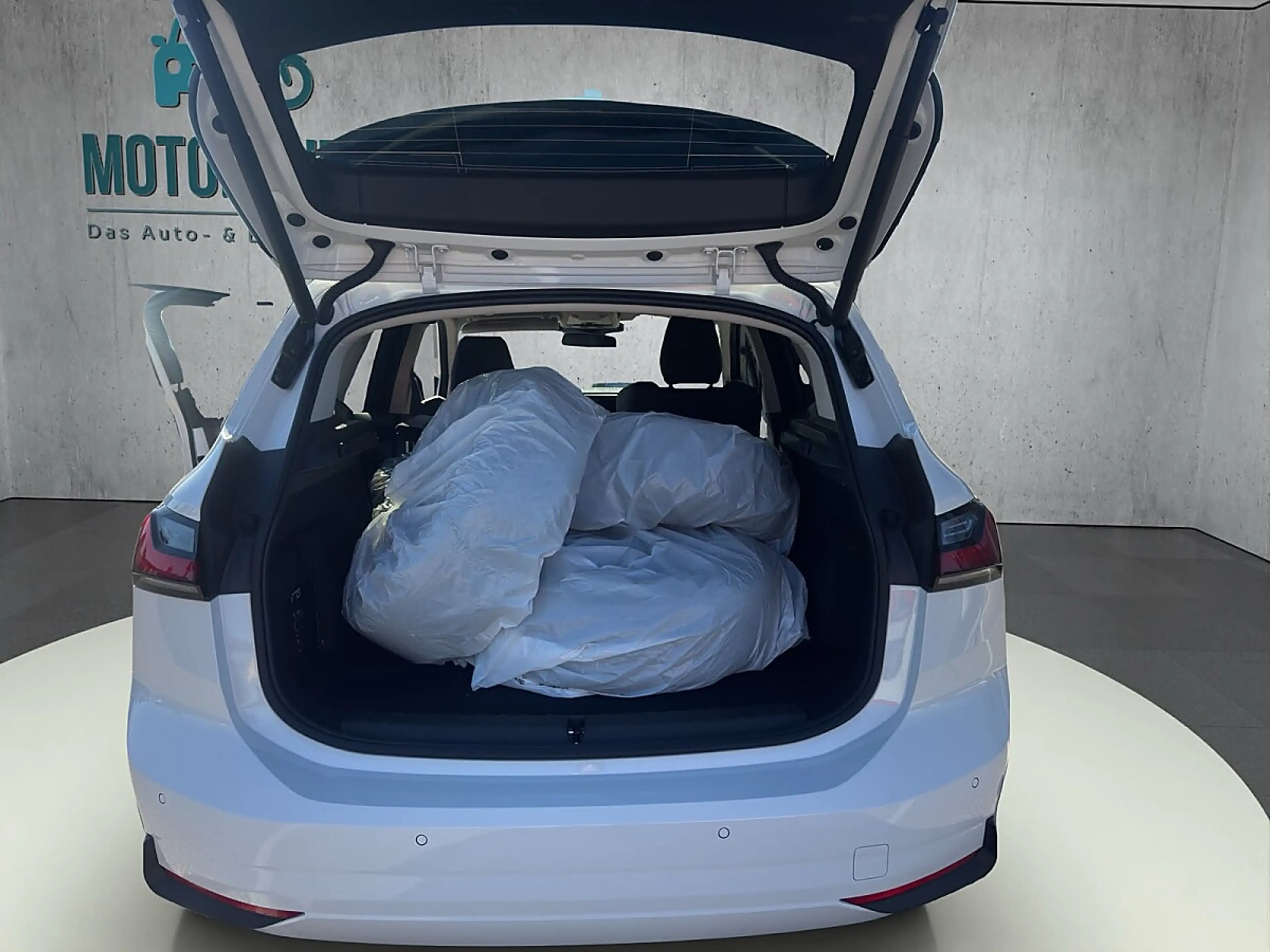 BMW 218 d — photo 12