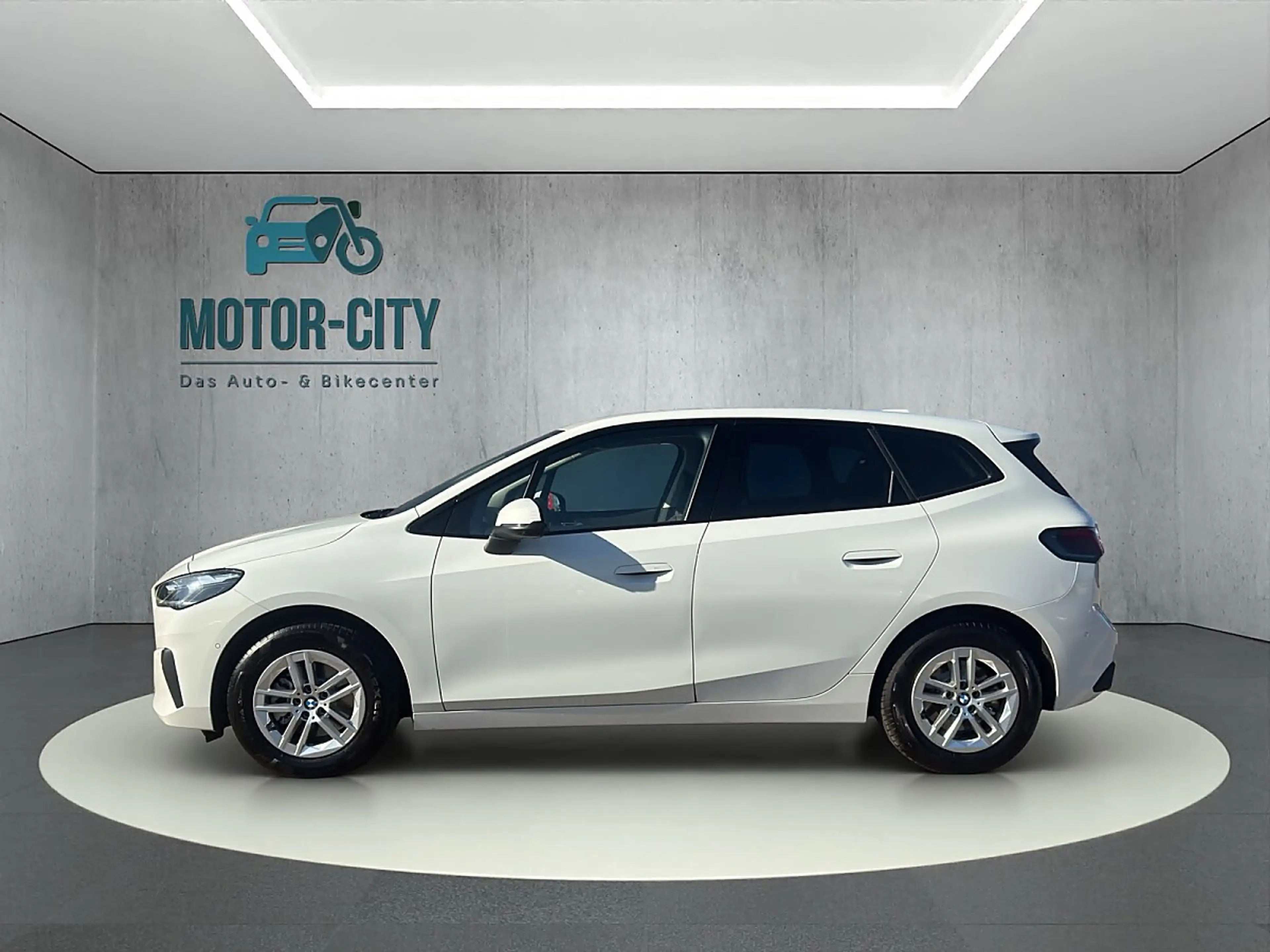 BMW 218 d — photo 4