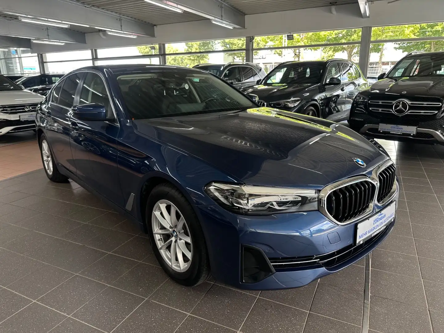 BMW 520 d Lim. Business AHK+GSD+HuD+SH+HiFi+4Z+KAM Bleu - 2
