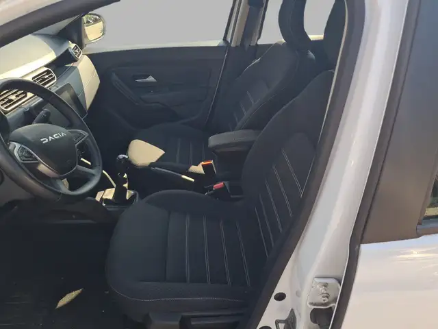 Dacia Duster view 13