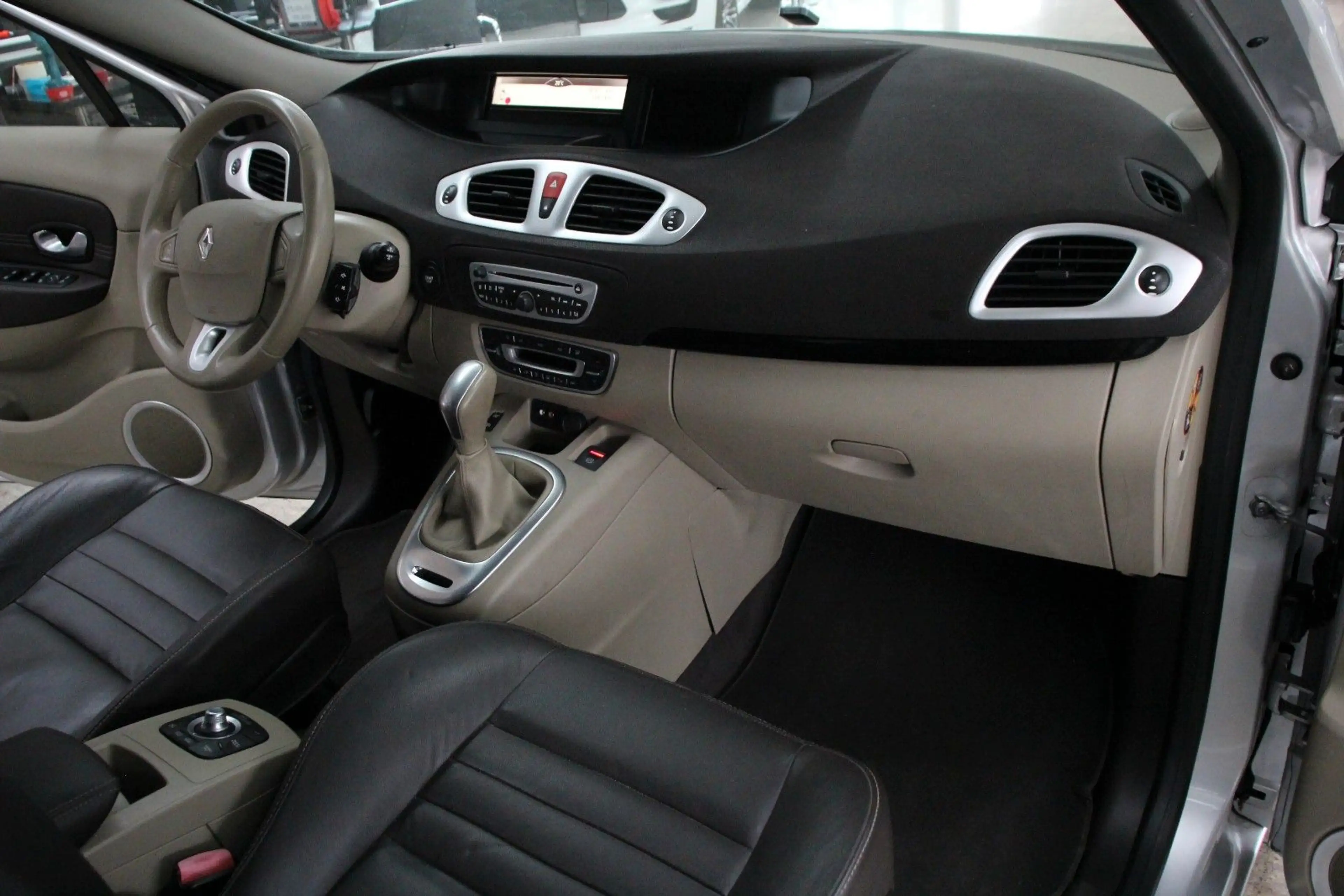Renault Scenic III Luxe *Leder/Panorama/Temp.* — photo 12