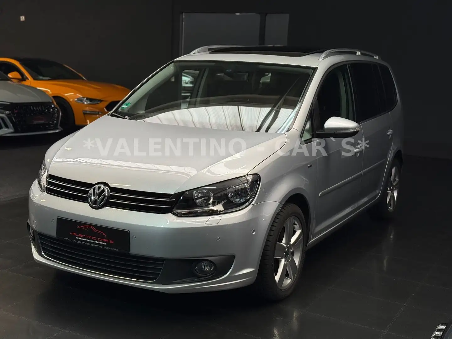Volkswagen Touran Cup BMT/Panorama/Shz/Parklenkass/Shz/Alu/ Argent - 2