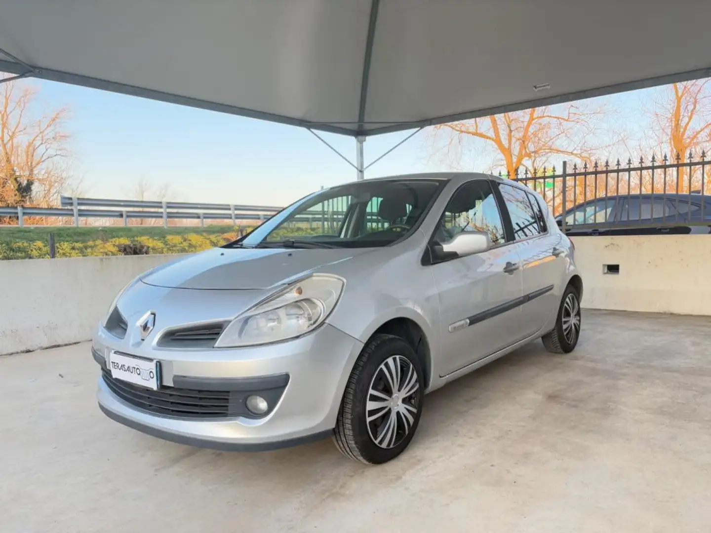 Renault Clio 1.2 16V 5 porte GPL FINO AL 09/2029 NEOPATENTATI Argento - 1