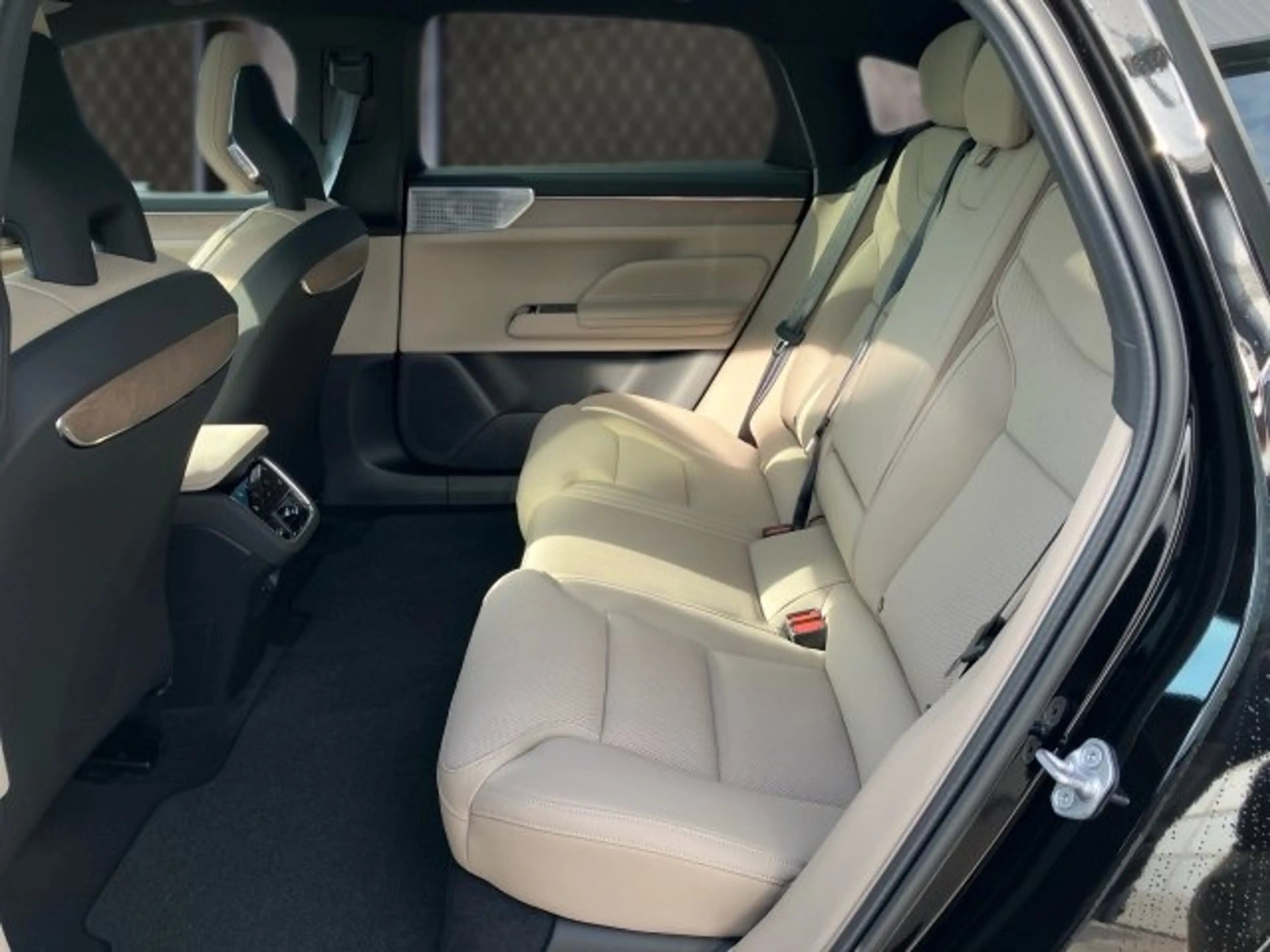 Volvo ES90 Ultra, Single Motor Extended Range, Vollelektrisch — photo 9