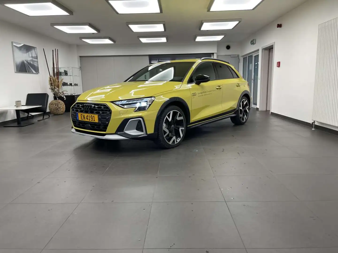 Audi A3 allstreet 35 TFSI 110 (150) kW (ch) S tronic Jaune - 1