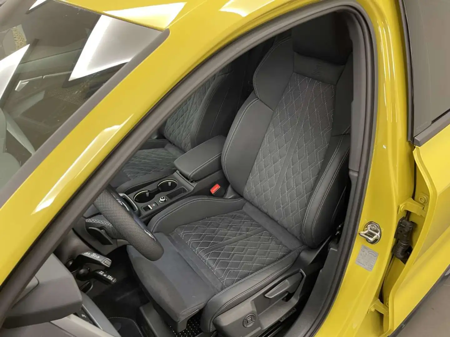 Audi A3 allstreet 35 TFSI 110 (150) kW (ch) S tronic Jaune - 2