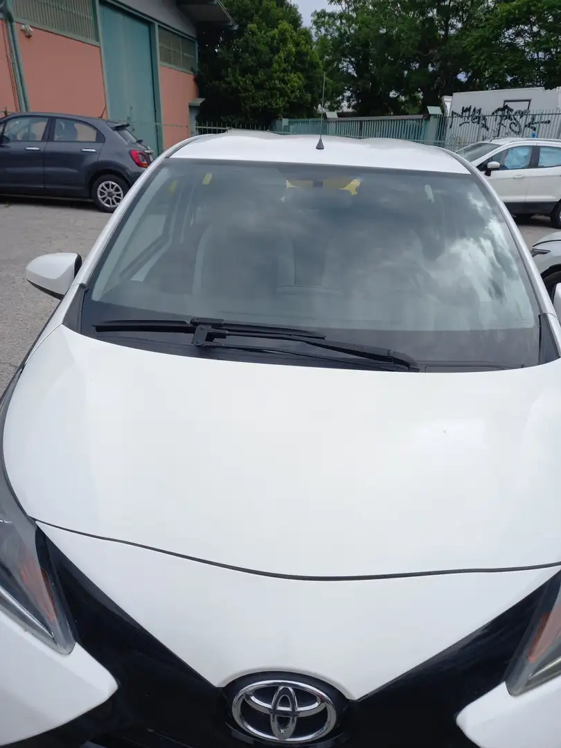 Toyota Aygo Aygo II 2014 5p 1.0 x-cite m-mt Bianco - 1