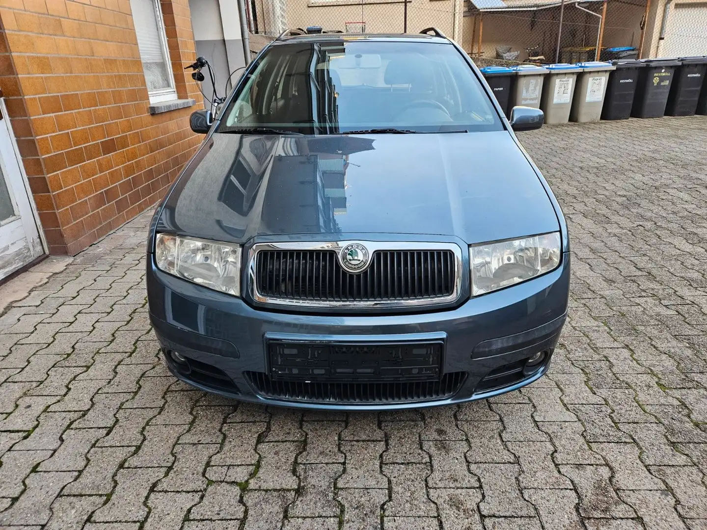 Skoda Fabia Combi 2.0 Elegance / TÜV NEU / 1.Hand Gris - 1