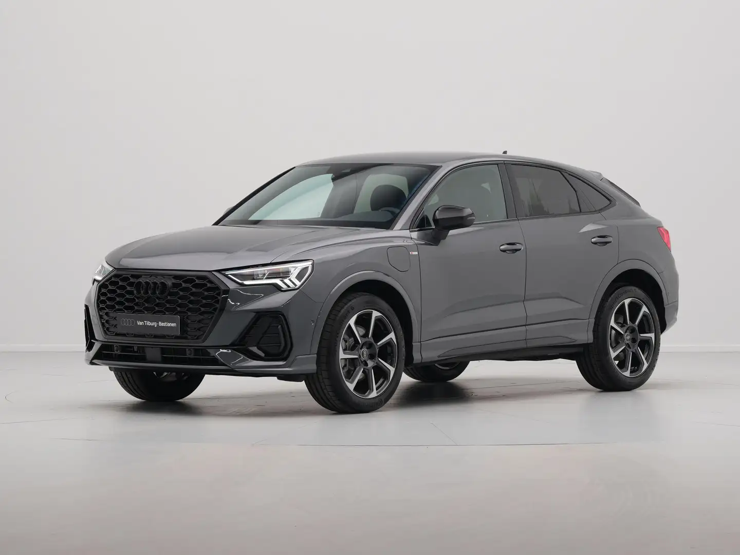 Audi Q3 Sportback S edition | Achterbank plus met middenar Grijs - 2