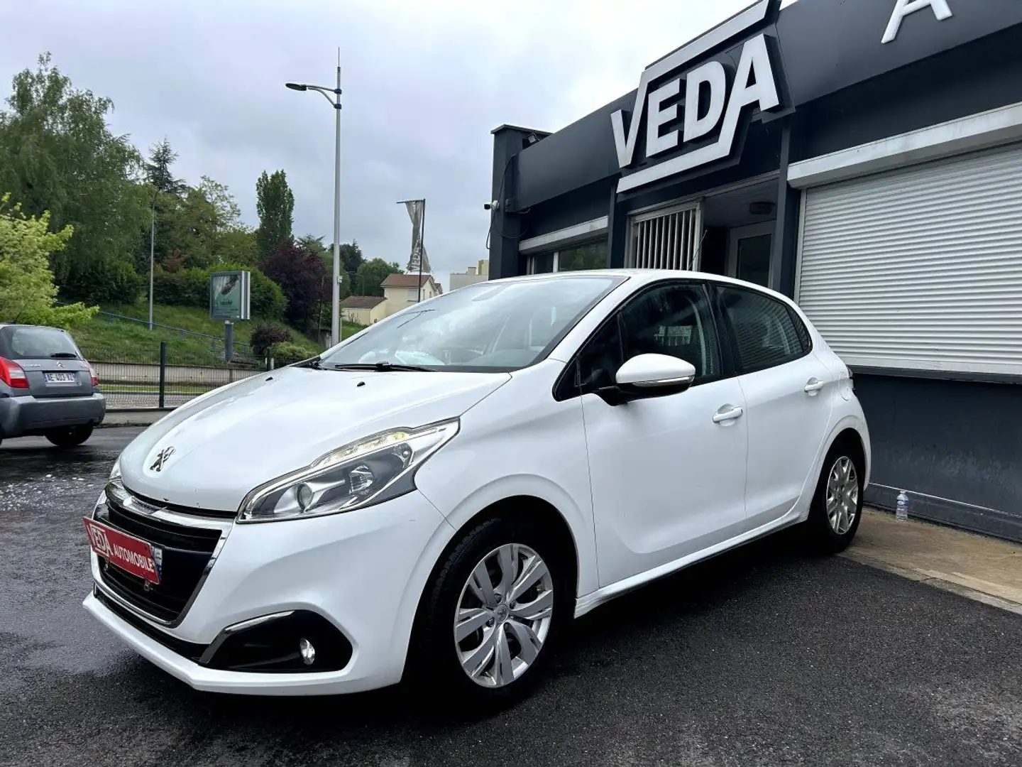 Peugeot 208 1.6 BlueHDi 100ch Allure 5p Wit - 2