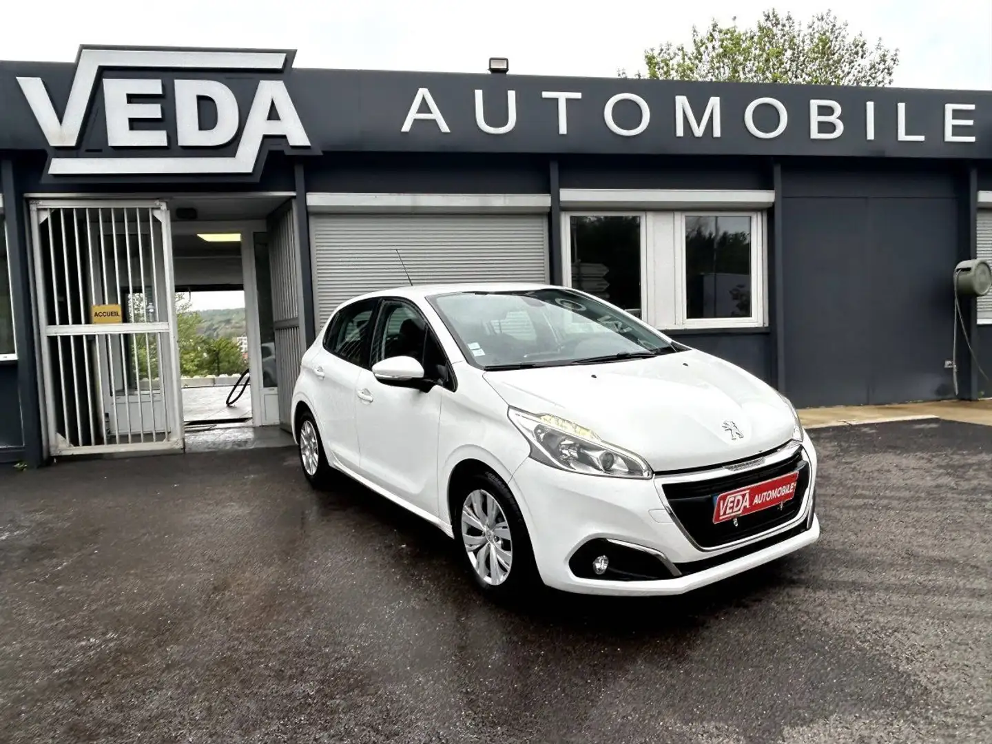 Peugeot 208 1.6 BlueHDi 100ch Allure 5p Wit - 1