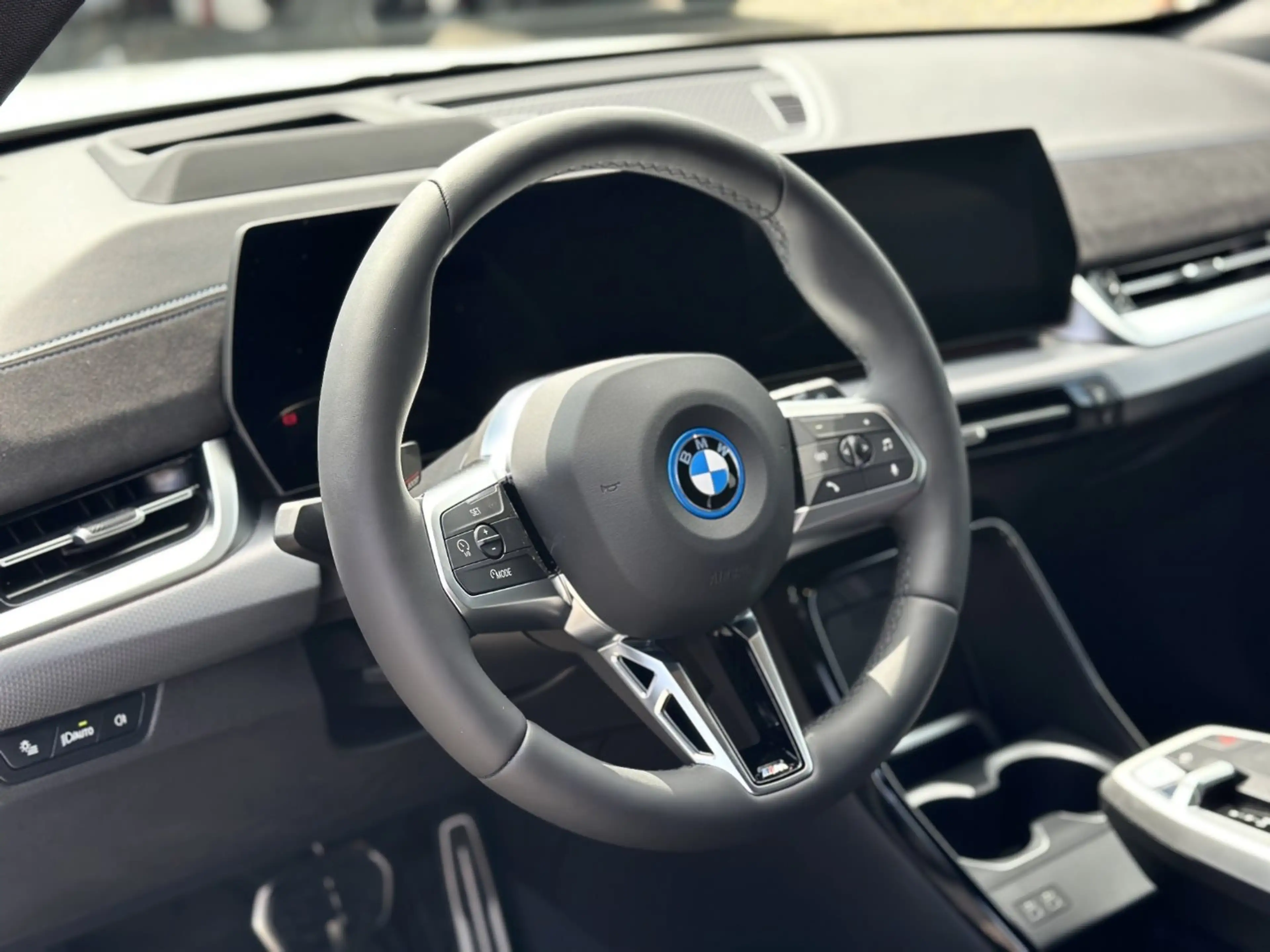 BMW iX1 eDrive20 M Sportpaket Head-Up DAB LED RFK — photo 9