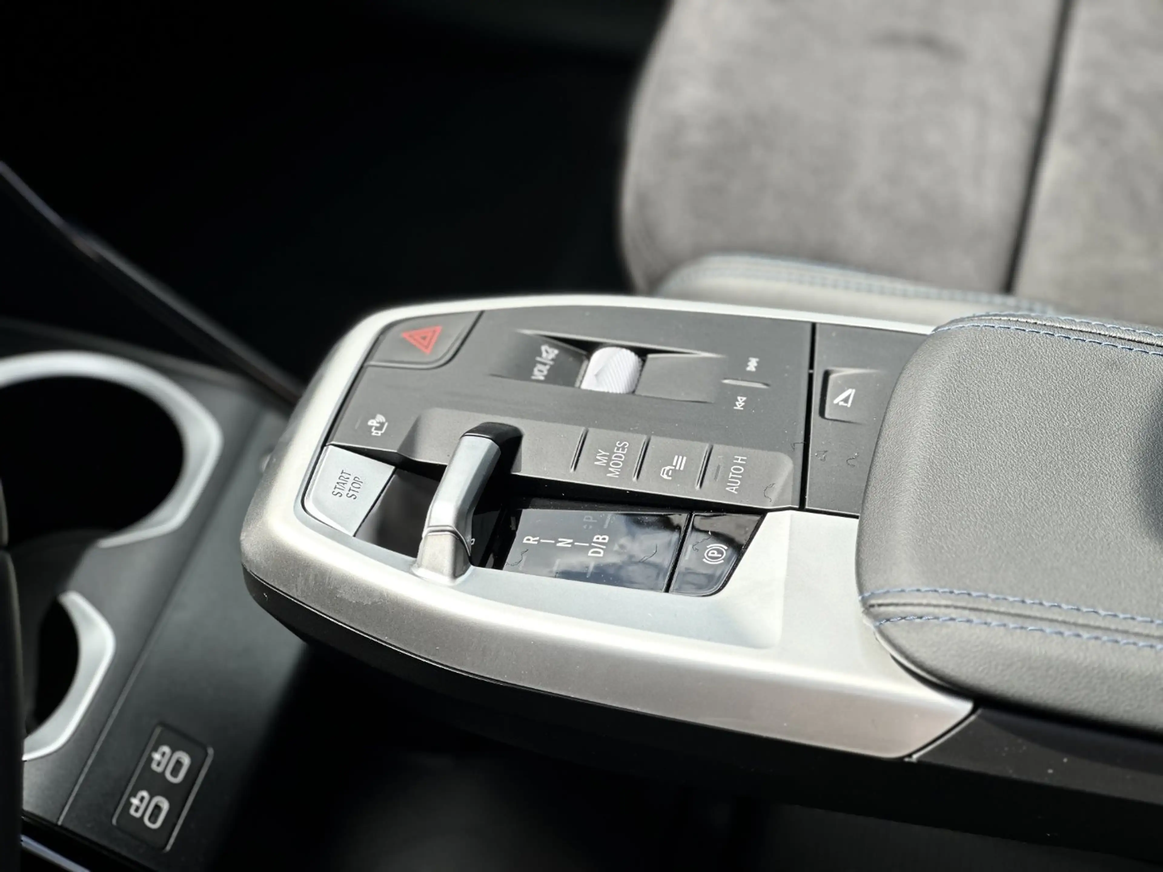 BMW iX1 eDrive20 M Sportpaket Head-Up DAB LED RFK — photo 10