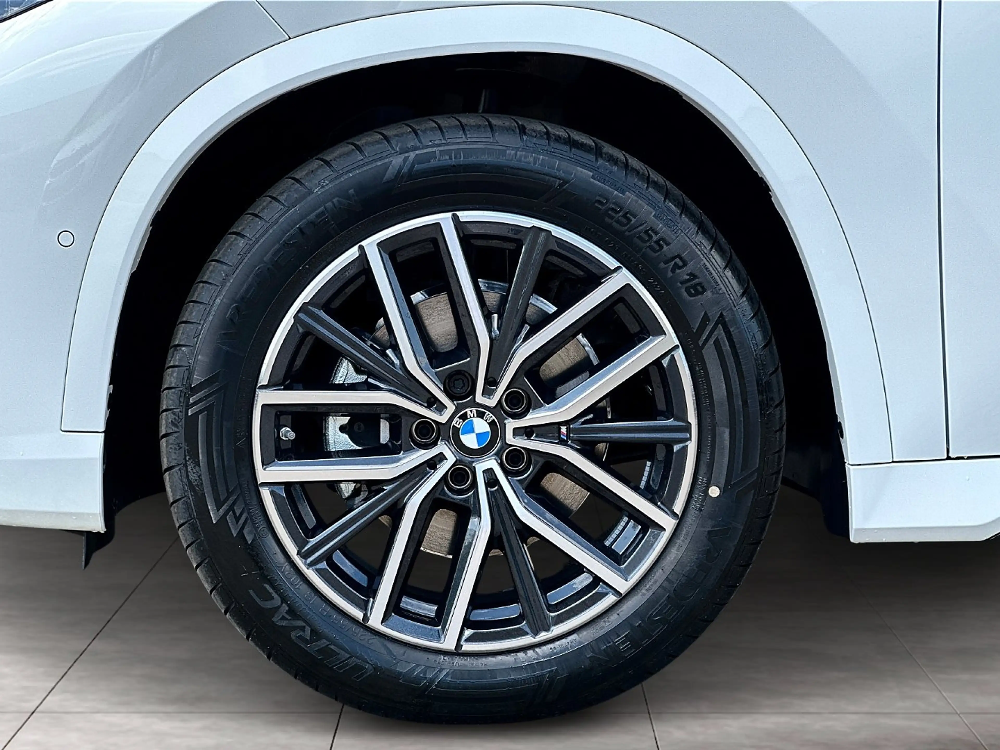 BMW iX1 eDrive20 M Sportpaket Head-Up DAB LED RFK — photo 6