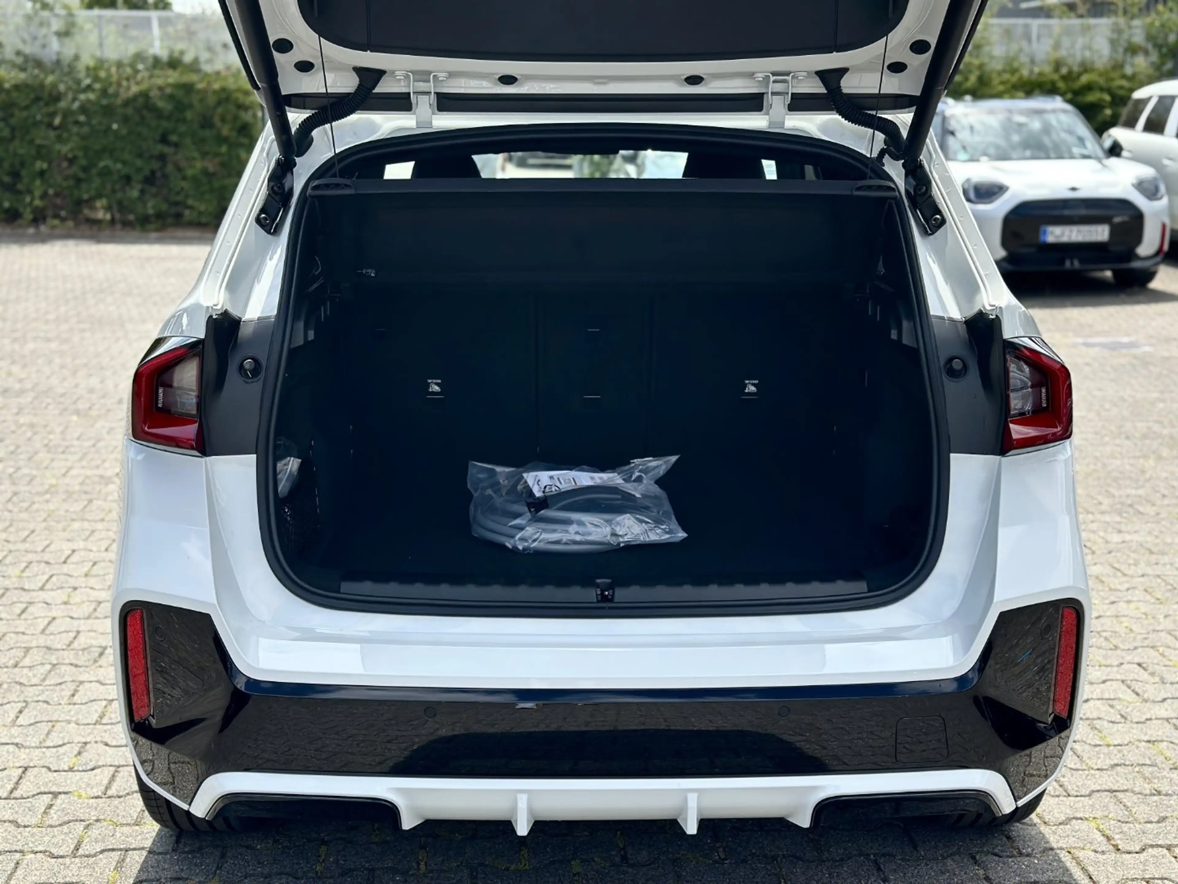 BMW iX1 eDrive20 M Sportpaket Head-Up DAB LED RFK — photo 7