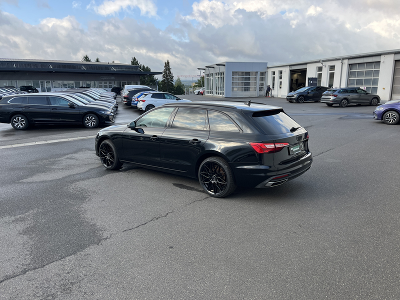 Audi A4 Avant 35 2.0 TFSI S tronic Blackline S-Line Optik — photo 11