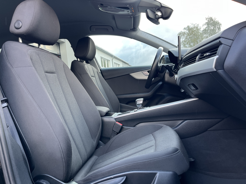 Audi A4 Avant 35 2.0 TFSI S tronic Blackline S-Line Optik — photo 15