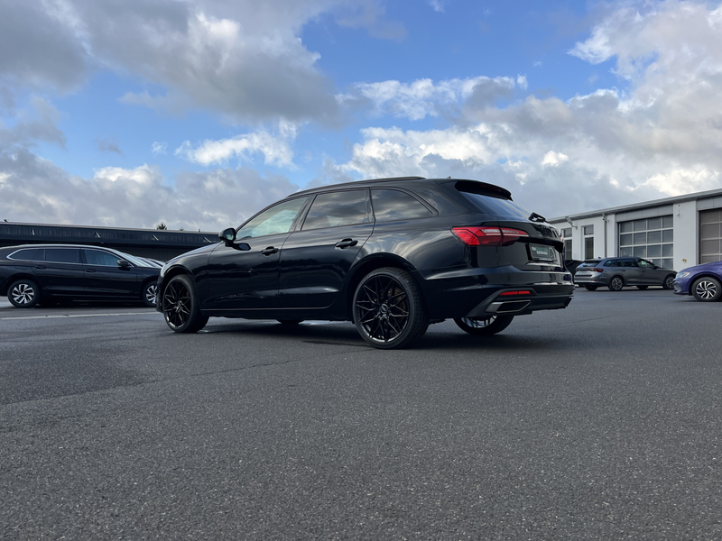 Audi A4 Avant 35 2.0 TFSI S tronic Blackline S-Line Optik — photo 10
