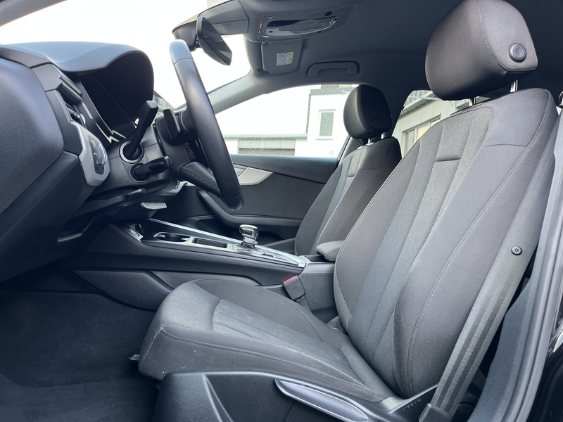 Audi A4 Avant 35 2.0 TFSI S tronic Blackline S-Line Optik — photo 13