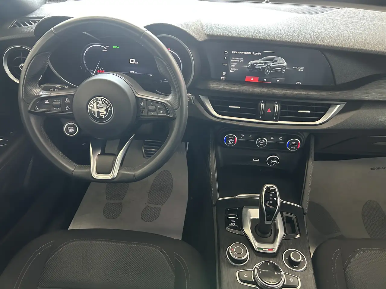 Alfa Romeo Stelvio 2023 — фото 12
