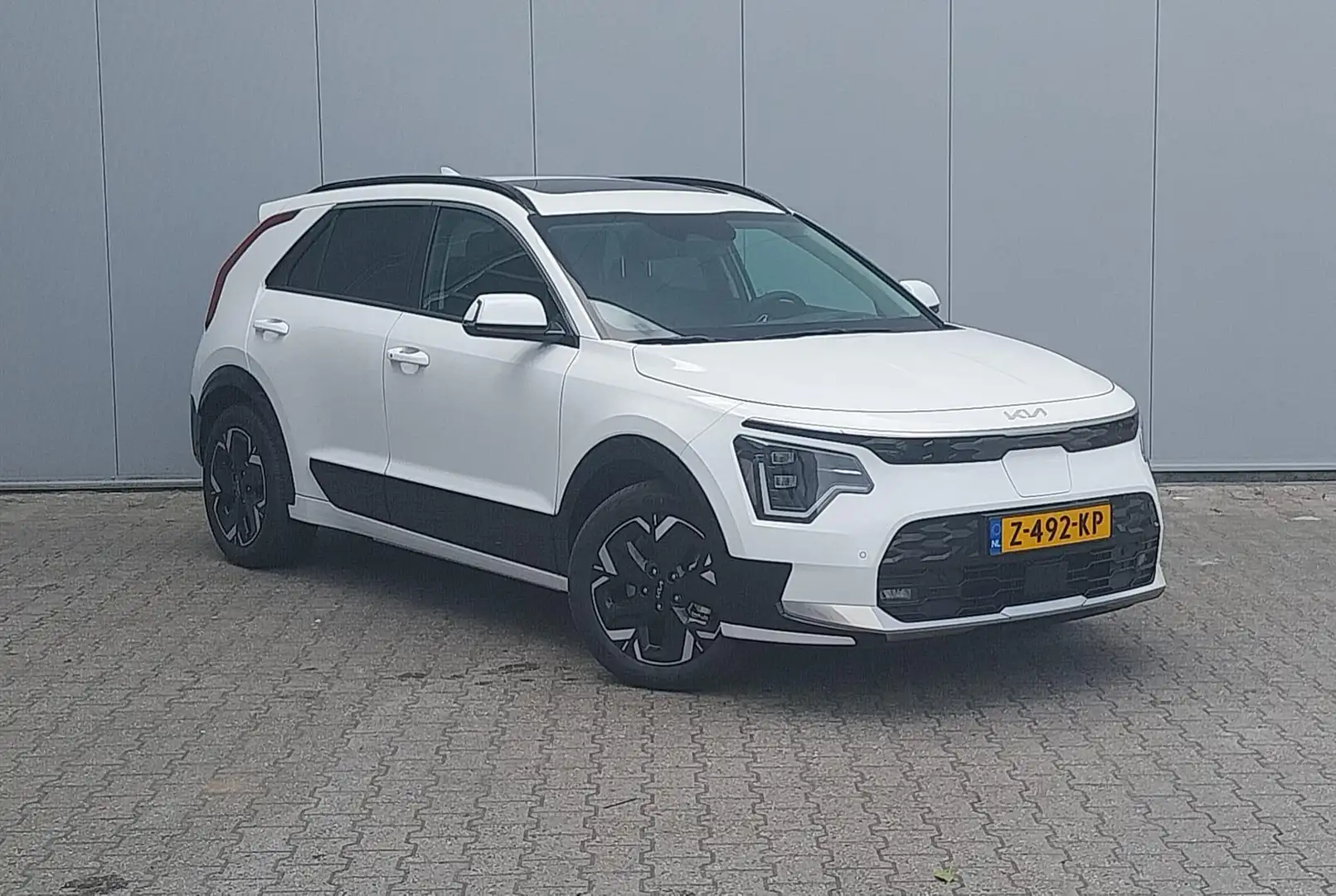 Kia e-Niro EV DynamicPlusLine 64.8 kWh Lease vanaf €639,01 p/ Blanc - 2